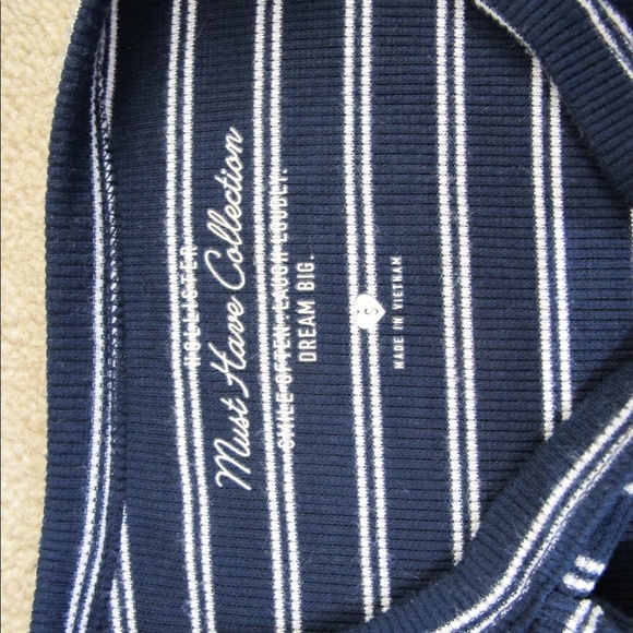 Hollister Cropped Long Sleeve - Picture 3 of 3